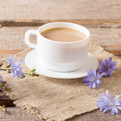 چای گیاهی با شیر پرچرب و کمی شکر