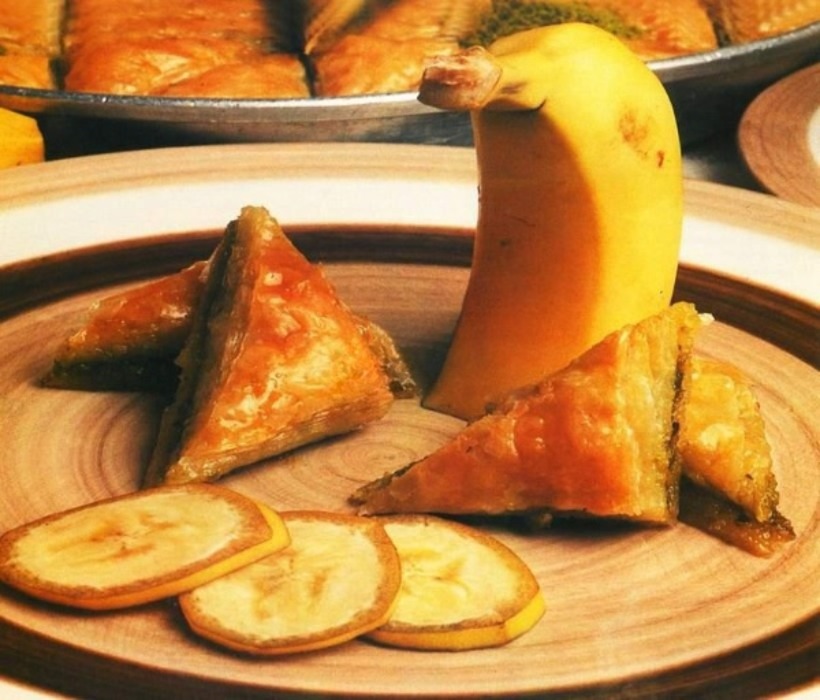 باقلوای موز و پسته