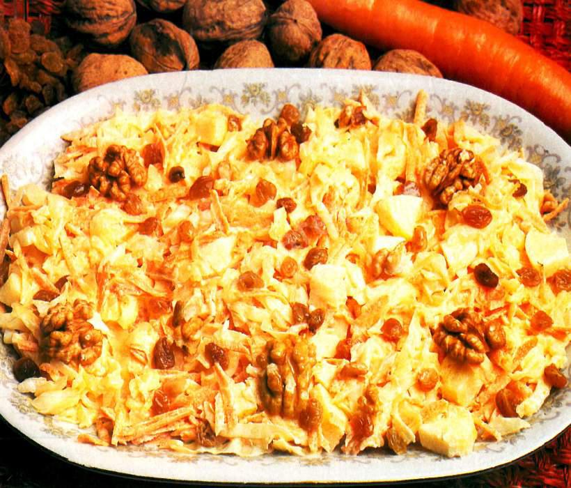 سالاد کلم با آجیل